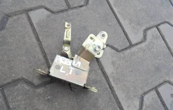 Toyota Previa (XR30, XR40) II Tailgate/trunk/boot lock/catch/latch