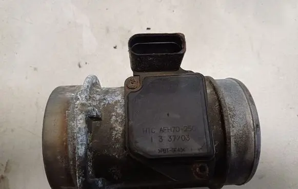 Audi A6 S6 C5 4B Mass air flow meter 059906461G