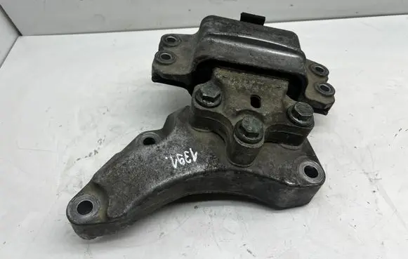 Volkswagen PASSAT B6 Engine mount bracket 3C0199555