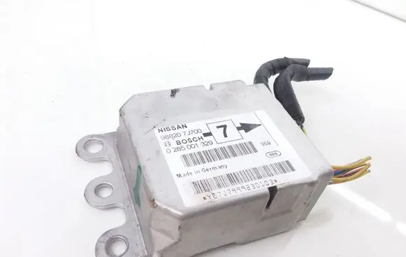 Nissan Primera Airbag control unit/module 988207J700 0285001329