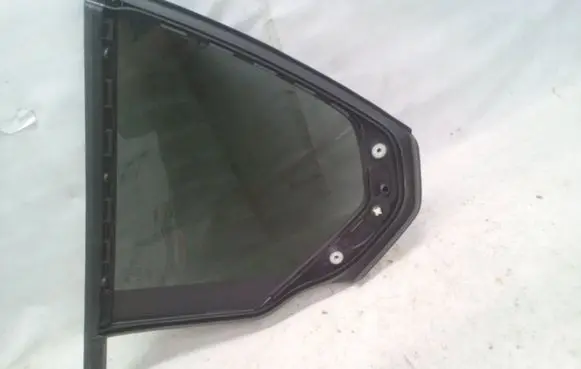 BMW 3 G20 G21 Rear vent window glass 7425088