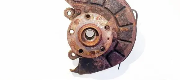 Volkswagen Golf V Front wheel hub