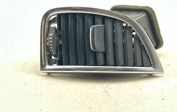 Audi Q7 4L Dashboard side air vent grill/cover trim 4L0820902