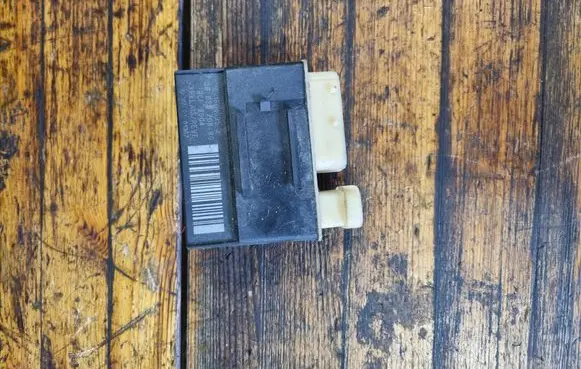 Peugeot 407 Glow plug pre-heat relay 9662570880 1018010953
