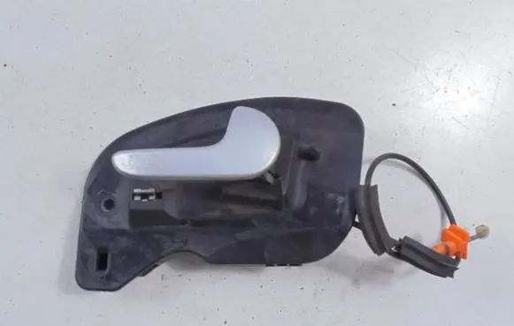 Opel Corsa C Front door interior handle 13110957