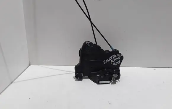 Suzuki Grand Vitara II Front door lock 7120321 A046693