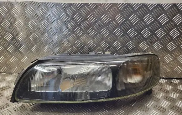 Volvo V70 Headlight/headlamp 8662919