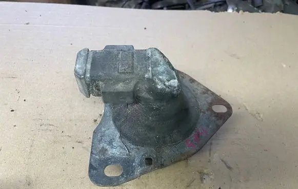Renault Laguna I Engine mount vacuum valve 7700423007E