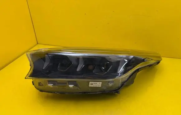 KIA Ceed Headlight/headlamp 92101J7800