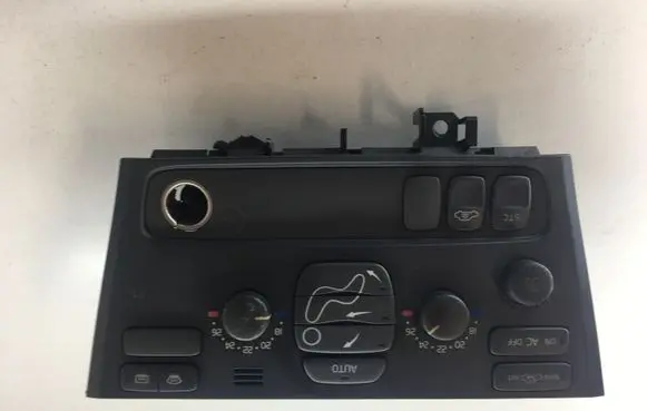 Volvo V70 Climate control unit 7923