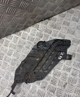 Skoda Octavia Mk2 (1Z) Headlight/headlamp mounting bracket 17035202