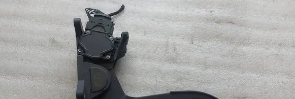 Mercedes-Benz Vito Viano W638 Accelerator throttle pedal A9013000404 0281002335