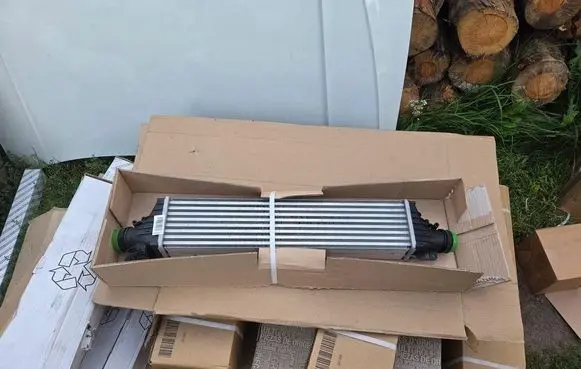 Opel Corsa E Intercooler radiator 13440206
