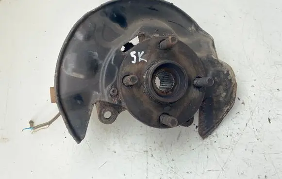 Toyota Corolla Verso E121 Front wheel hub