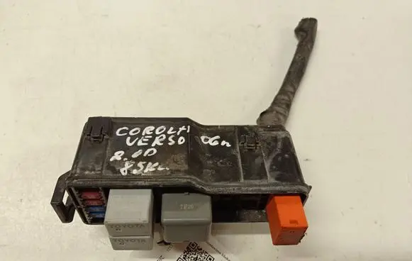 Toyota Corolla Verso AR10 Relay mounting block 