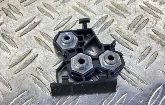 Radiator mount bracket
