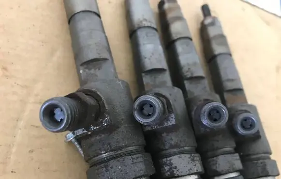 Ford Focus Fuel injector CV6Q-9F593-AA