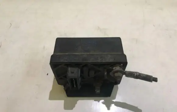 Peugeot 406 Glow plug pre-heat relay 73104902