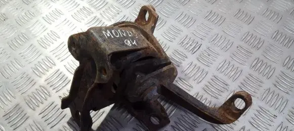 Engine mount bracket