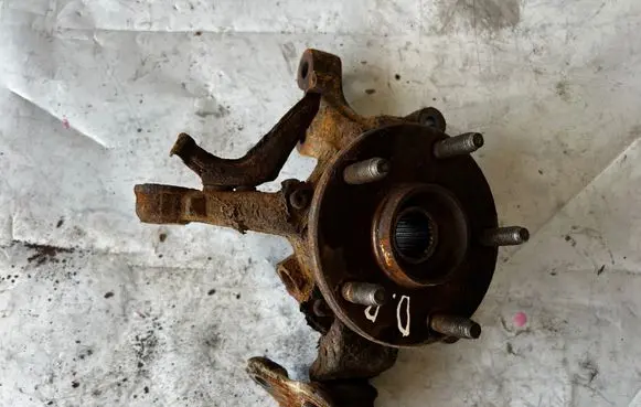 Toyota RAV 4 (XA20) Front wheel hub