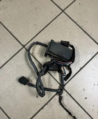 BMW 5 E39 Coolant fan relay 6921354