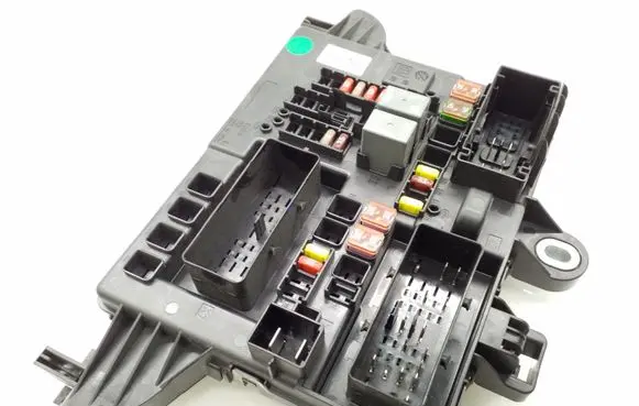 Opel Insignia A Fuse module 2273776602 22737766