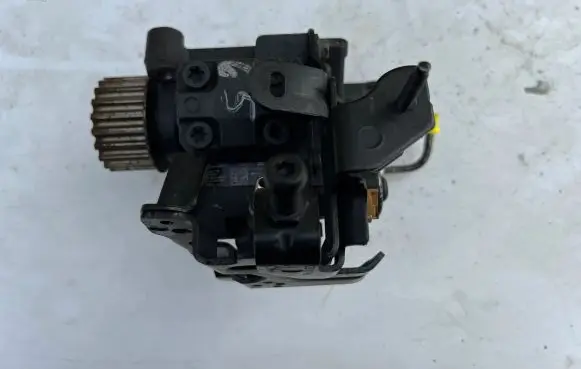 Nissan NV300 Fuel injection high pressure pump