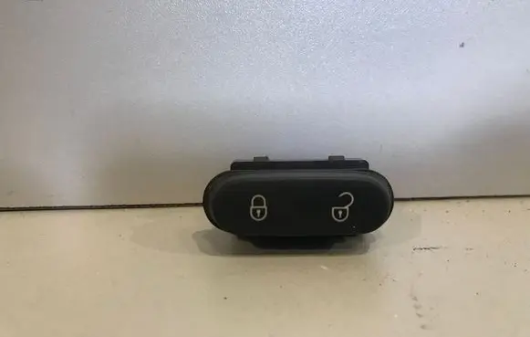 Seat Altea Central locking switch button 5P0962125A 3107019