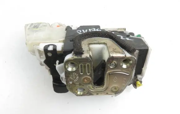 Nissan Pathfinder R50 Front door lock 805525P003
