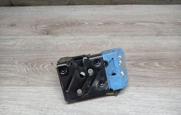 Volvo S80 Front door lock 8650546