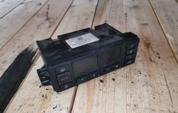 Audi A4 S4 B5 8D Climate control unit 8L0820043D