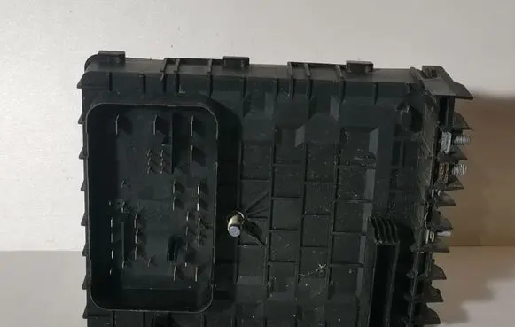 Volkswagen Golf V Fuse module 1K0937125A