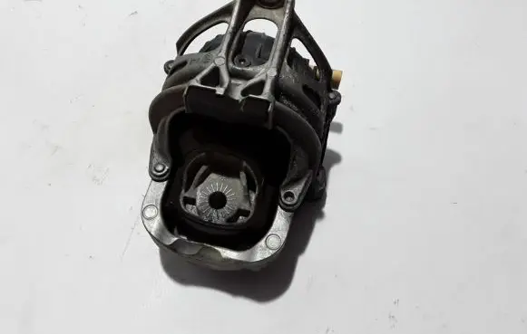 Volkswagen Touareg III Engine mount bracket 782215147917