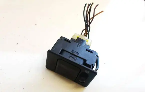 Nissan Primera Wing mirror switch