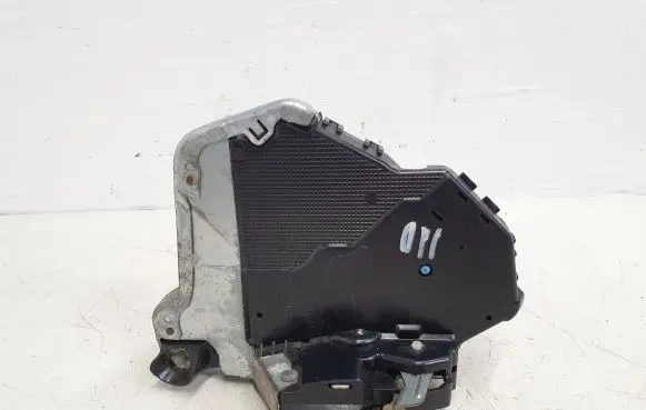 Lexus IS 220D-250-350 Front door lock 0F1800 A046693