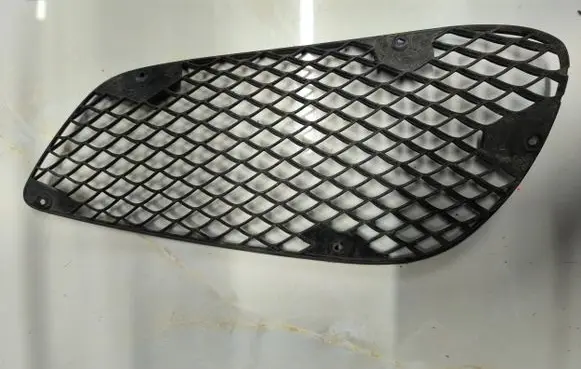 Mercedes-Benz E W212 Front bumper lower grill