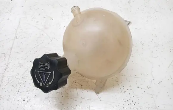 Peugeot 308 Brake fluid reservoir 