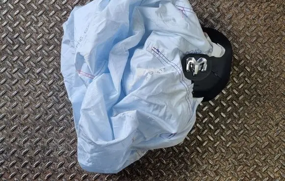 Steering wheel airbag