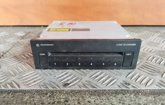 Volkswagen Golf V CD/DVD changer 1K0035110
