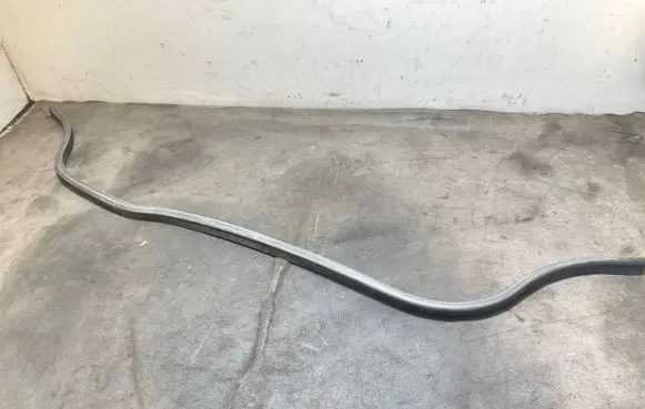 Volkswagen PASSAT B7 Engine compartment rubber 
