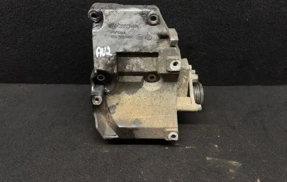 Audi A6 S6 C5 4B A/C compressor mount bracket 038260885C