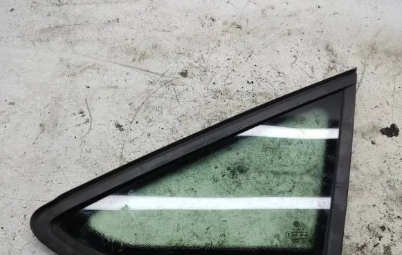 Volkswagen Golf Sportsvan Front triangle window/glass 