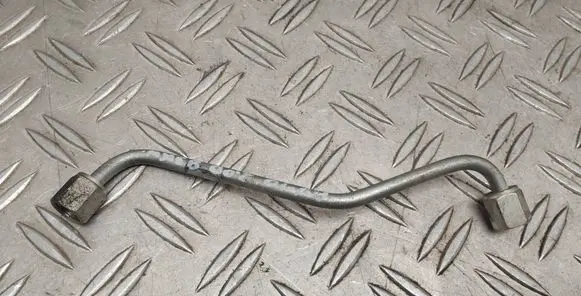 Toyota Avensis T270 Fuel injector supply line/pipe 