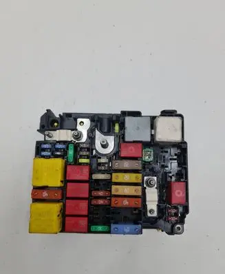 Peugeot 208 Fuse module 9804846880
