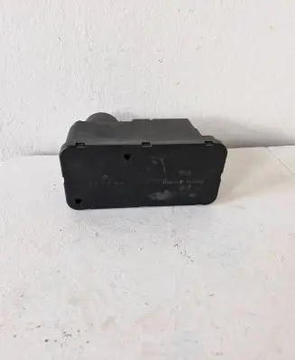Volkswagen Golf III Central locking vacuum pump 357962257