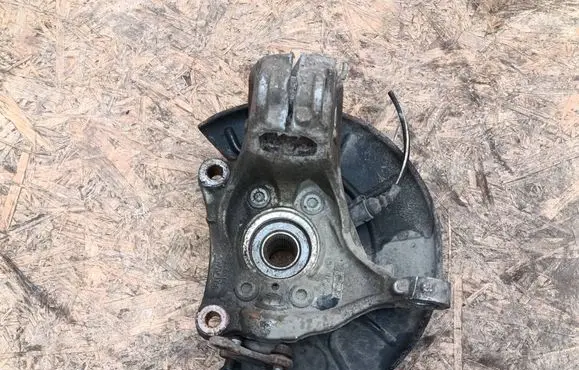 Front wheel hub