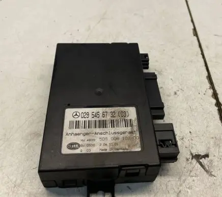 Mercedes-Benz C W203 Tow bar relay 0295456732 5DS00810200