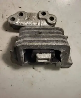 Citroen DS3 Engine mount bracket 9654166080