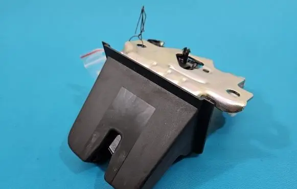 Skoda Octavia Mk4 Tailgate/trunk/boot lock/catch/latch 5E3827505 IMPRK1582383