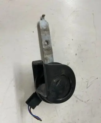 BMW 3 E90 E91 Horn signal 703881157